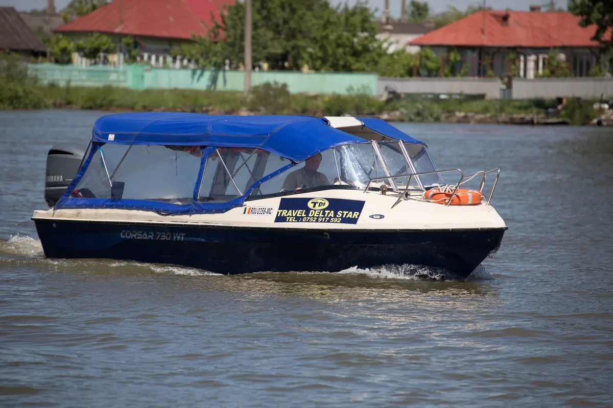 Travel Delta Star speedboat with a blue canopy on the Danube