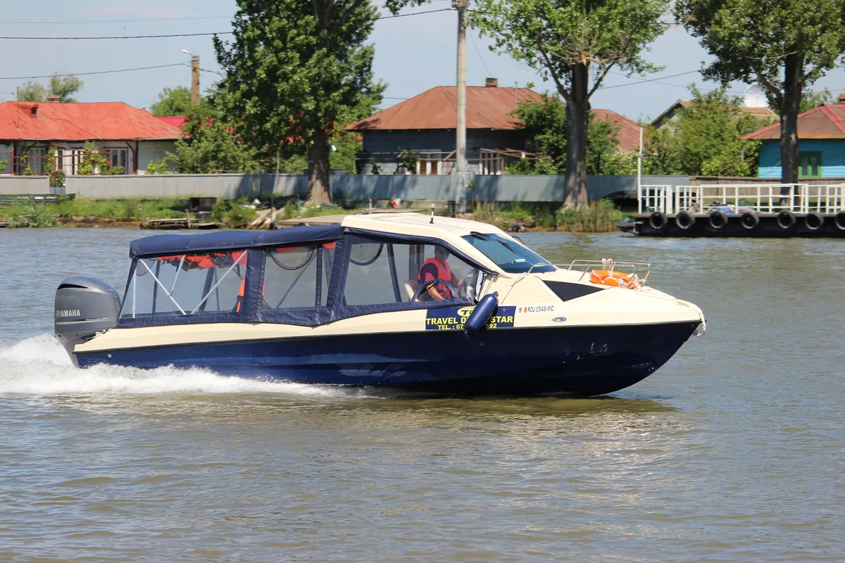Travel Delta Star speedboat, side view