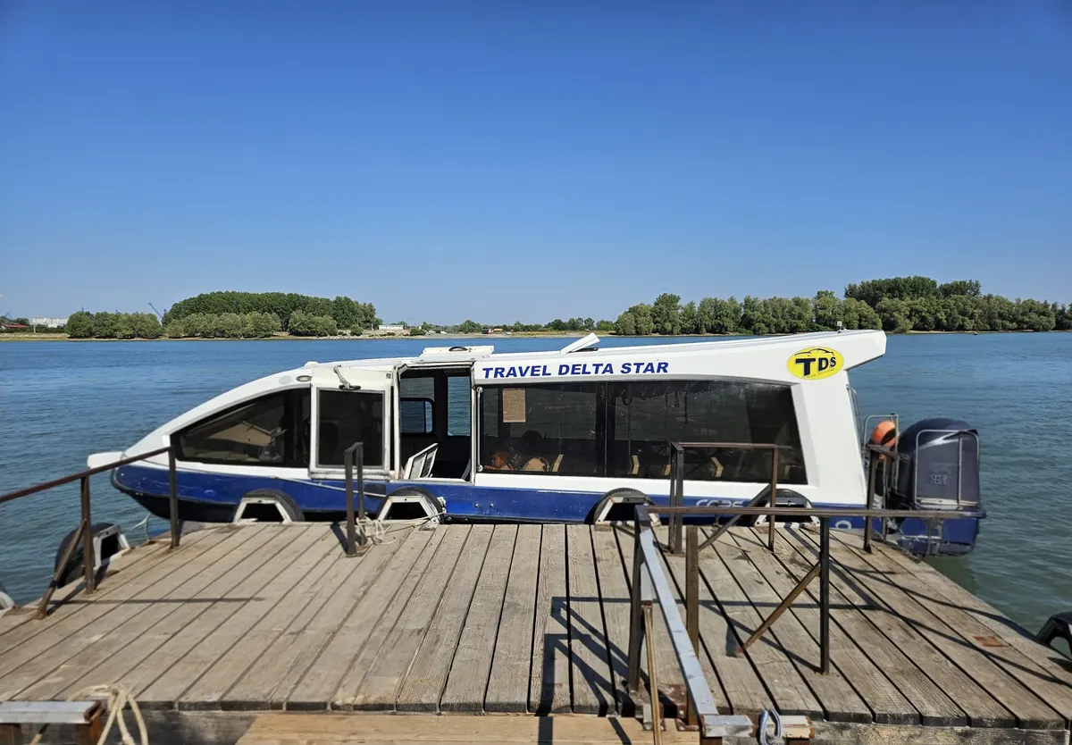 Travel Delta Star fast boat at a wooden pier on the Danube