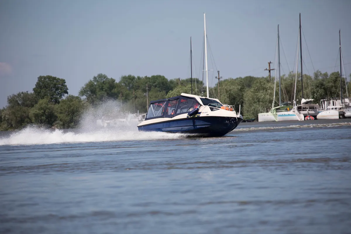 Travel Delta Star boat speeding on the Danube